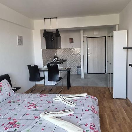 Porta Bus Station Apartment Скопье Экстерьер фото
