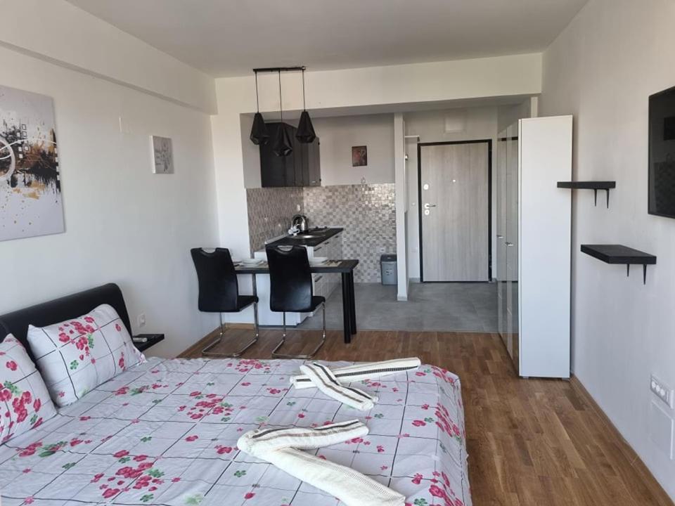 Porta Bus Station Apartment Скопье Экстерьер фото